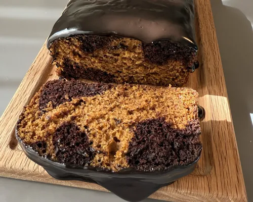 Panqué marmoleado de calabaza y chocolate